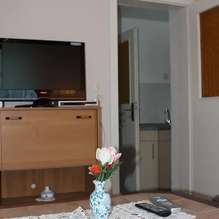 Huebsches Appartement In Kroepelin Mit Terrasse Kröpelin
