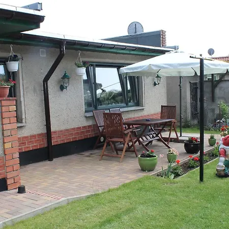 Huebsches Appartement In Kroepelin Mit Terrasse Apartment Kröpelin