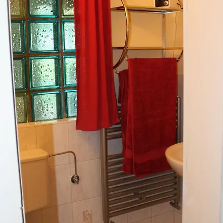 Huebsches Appartement In Kroepelin Mit Terrasse